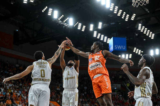 他在无数关 他在无数关